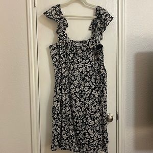Old Navy black and white floral dress